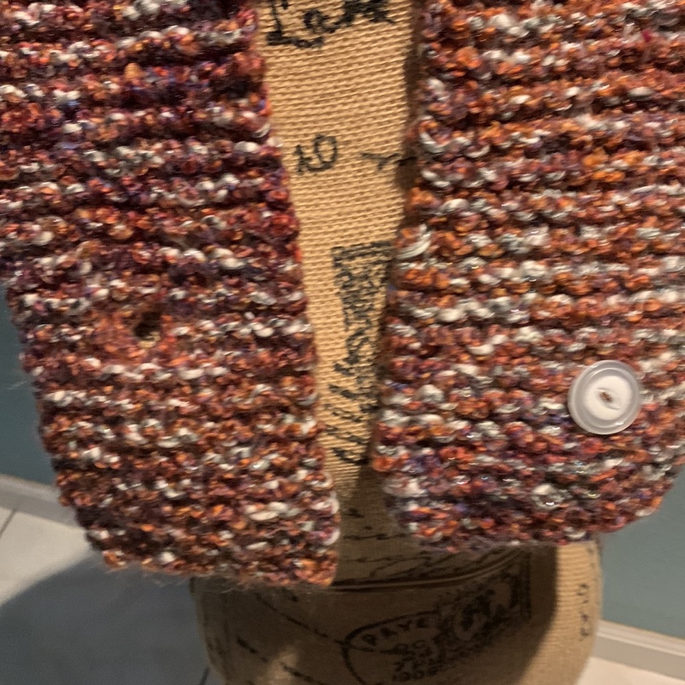 Handmade scarf with a button - Picture 4 of 4